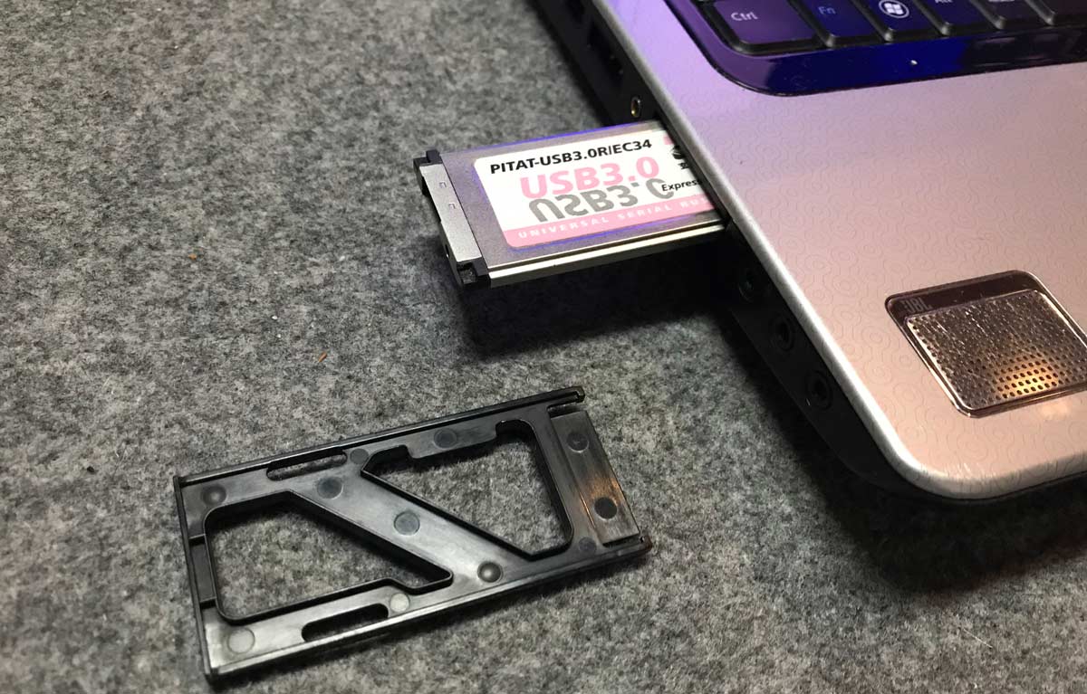 USB3.0のExpressCardを挿入